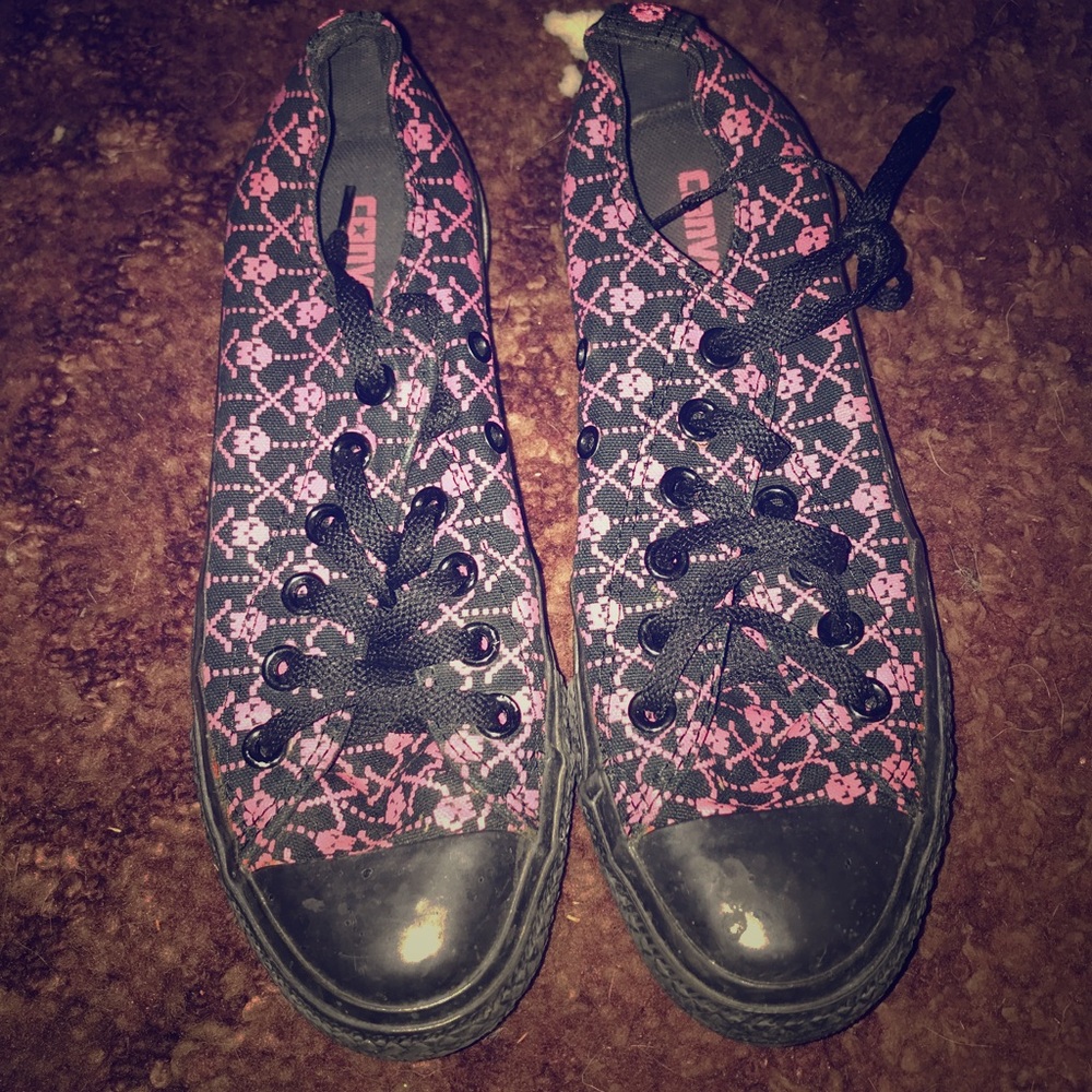 Converse sneakers pink and black skulls